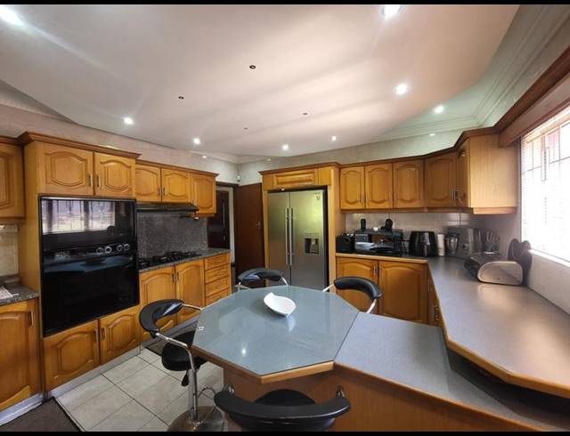 5 BEDROOM HOUSE FOR SALE IN LOTUSVILLE